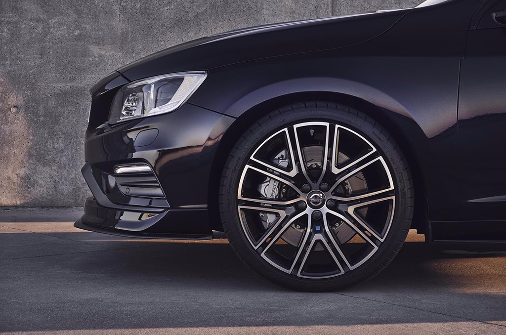 NOVOS VOLVO S60 E V60 POLESTAR RECEBEM ELEMENTOS DE FIBRA DE CARBONO, foto 13