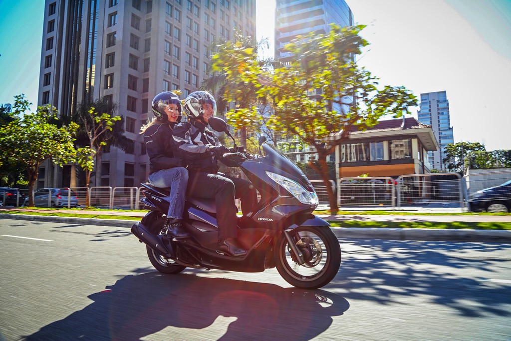 LÍDER DE MERCADO, HONDA PCX 2018 CHEGA EM NOVAS CORES, foto 1