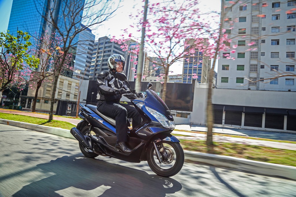 LÍDER DE MERCADO, HONDA PCX 2018 CHEGA EM NOVAS CORES, foto 3