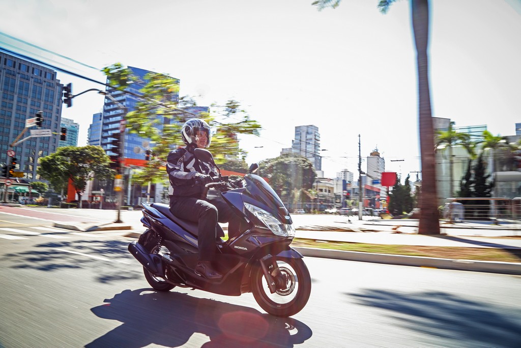 LÍDER DE MERCADO, HONDA PCX 2018 CHEGA EM NOVAS CORES, foto 4