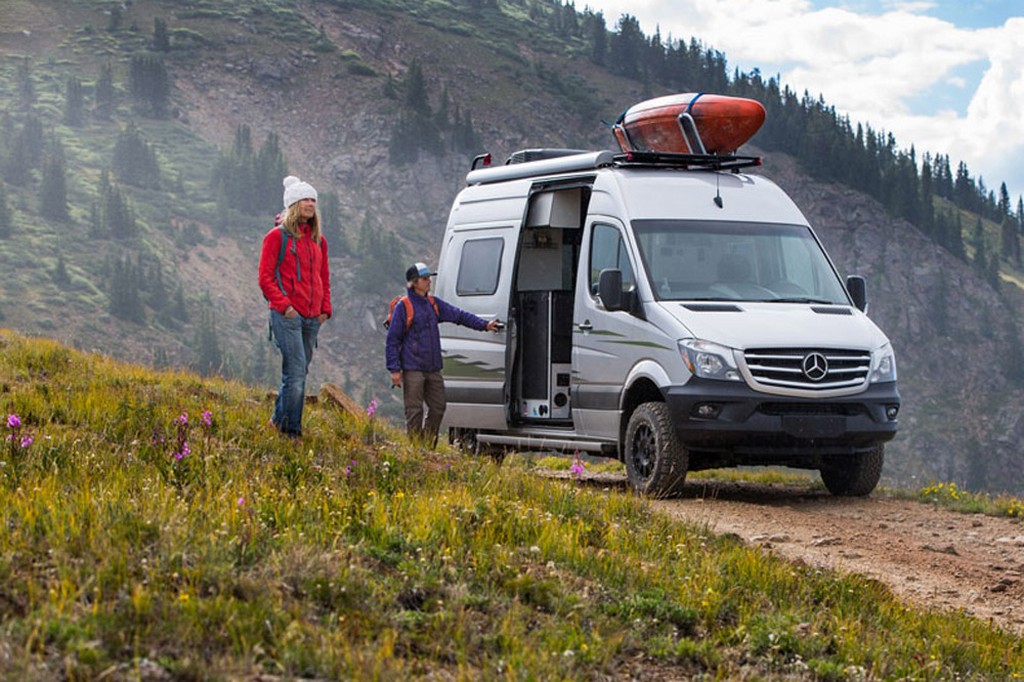 WINNEBAGO REVEL 4X4, UMA CAMPER CONSTRUÍDA SOBRE A PLATAFORMA DO MERCEDES-BENZ SPRINTER, foto 1