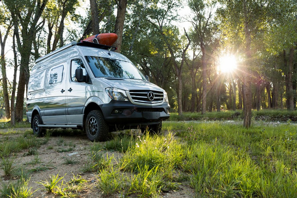 WINNEBAGO REVEL 4X4, UMA CAMPER CONSTRUÍDA SOBRE A PLATAFORMA DO MERCEDES-BENZ SPRINTER, foto 2