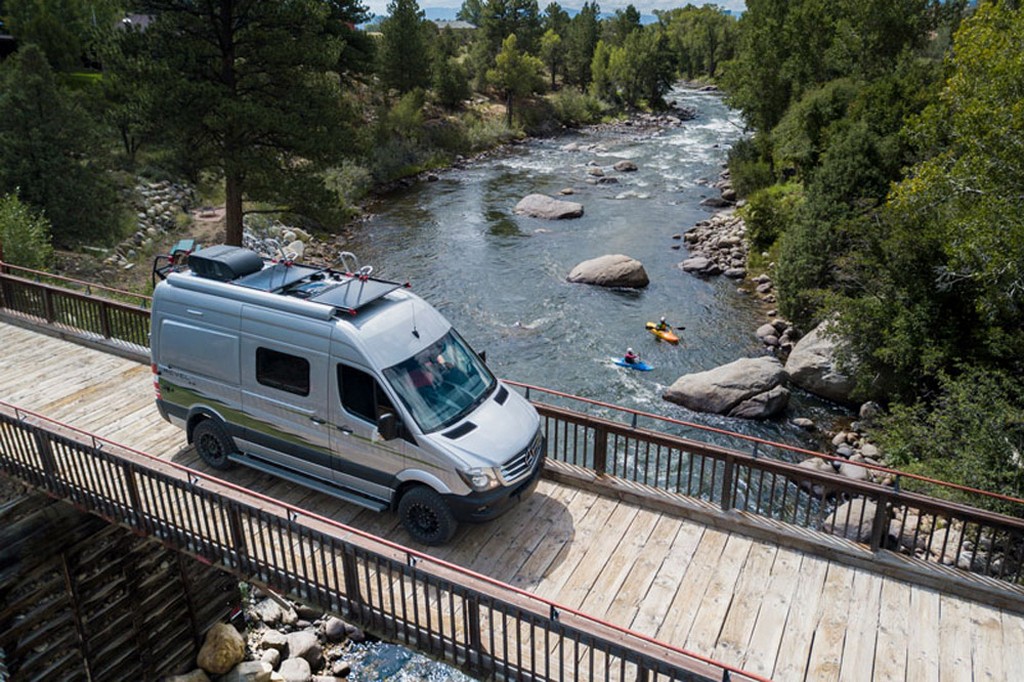 WINNEBAGO REVEL 4X4, UMA CAMPER CONSTRUÍDA SOBRE A PLATAFORMA DO MERCEDES-BENZ SPRINTER, foto 5