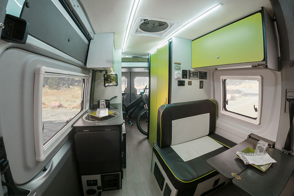 WINNEBAGO REVEL 4X4, UMA CAMPER CONSTRUÍDA SOBRE A PLATAFORMA DO MERCEDES-BENZ SPRINTER, foto 6