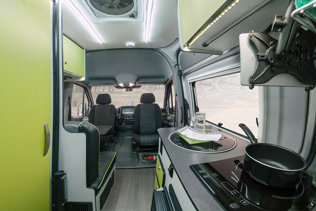 WINNEBAGO REVEL 4X4, UMA CAMPER CONSTRUÍDA SOBRE A PLATAFORMA DO MERCEDES-BENZ SPRINTER, foto 7