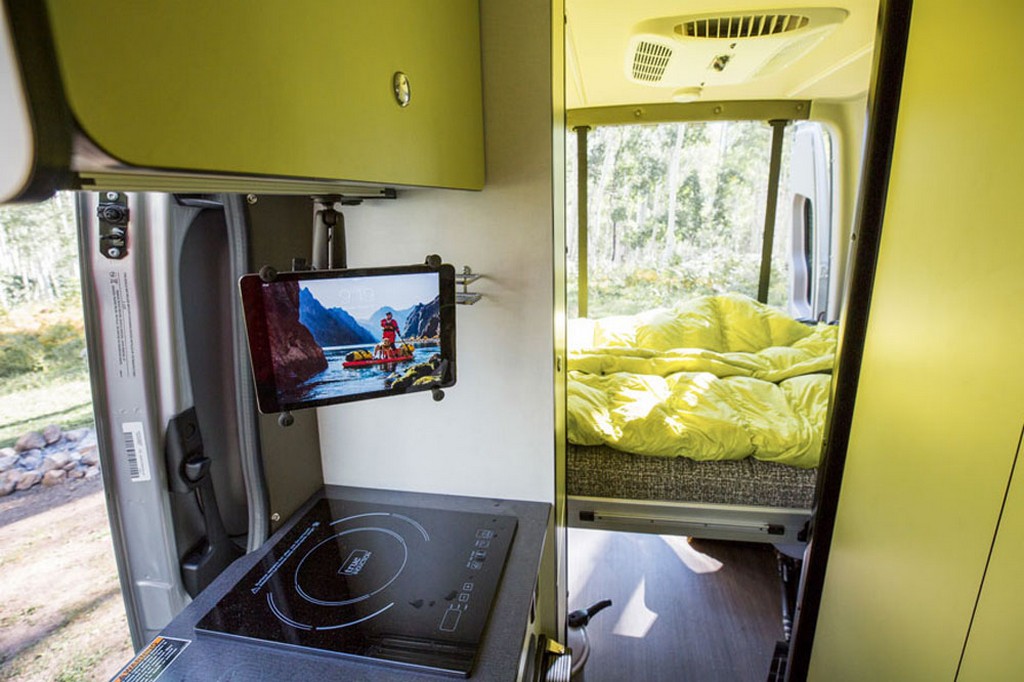 WINNEBAGO REVEL 4X4, UMA CAMPER CONSTRUÍDA SOBRE A PLATAFORMA DO MERCEDES-BENZ SPRINTER, foto 10