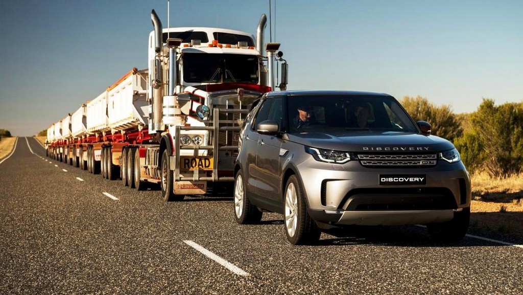 NOVO LAND ROVER DISCOVERY REBOCA UM CAMINHÃO DE 110 TONELADAS, foto 1