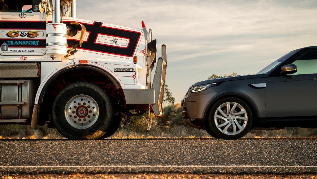 NOVO LAND ROVER DISCOVERY REBOCA UM CAMINHÃO DE 110 TONELADAS, foto 4