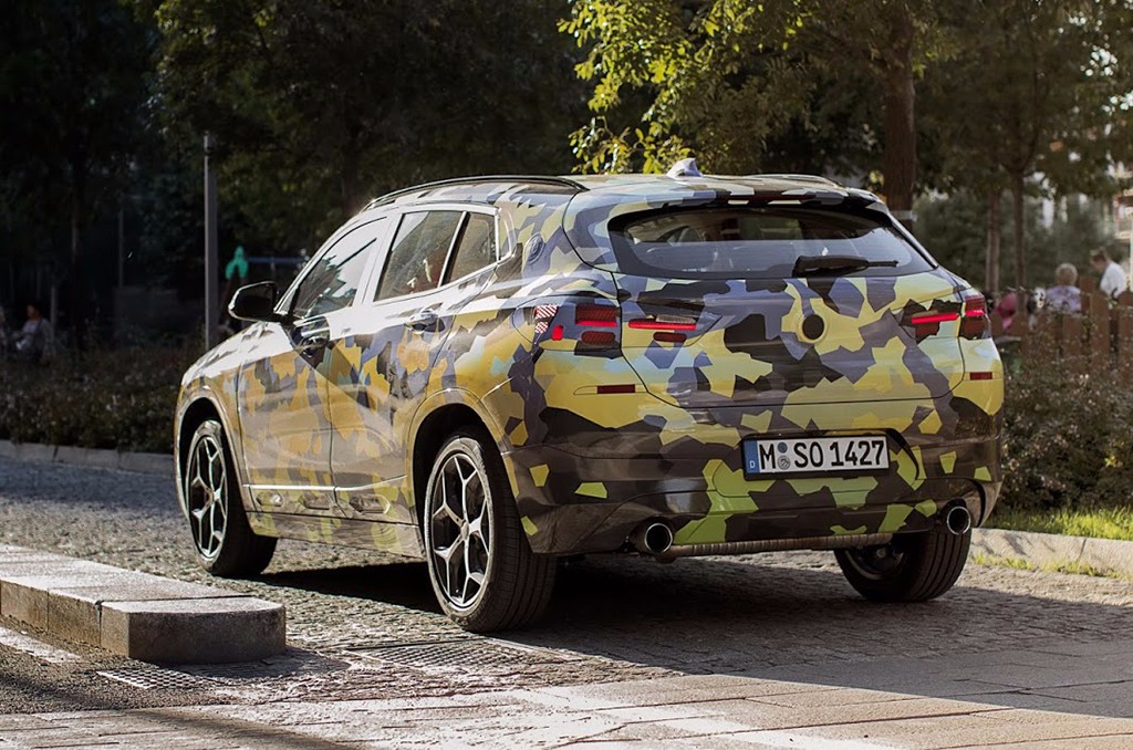 BMW X2 MOSTRA NOVA CAMUFLAGEM NA SEMANA DA MODA DE MILÃO, foto 2