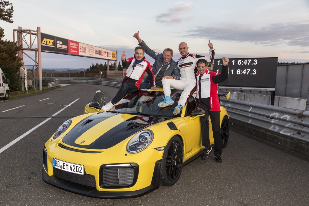 PORSCHE ESTABELECE RECORDE MUNDIAL NO CIRCUITO DE NORDSCHLEIFE EM NÜRBURGRING, foto 1
