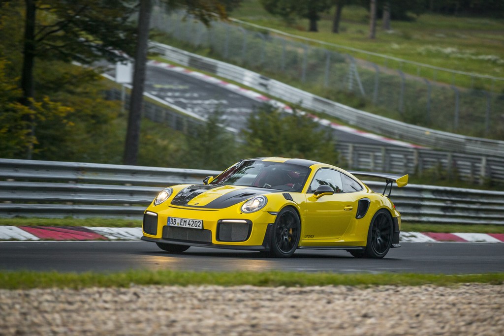 PORSCHE ESTABELECE RECORDE MUNDIAL NO CIRCUITO DE NORDSCHLEIFE EM NÜRBURGRING, foto 2