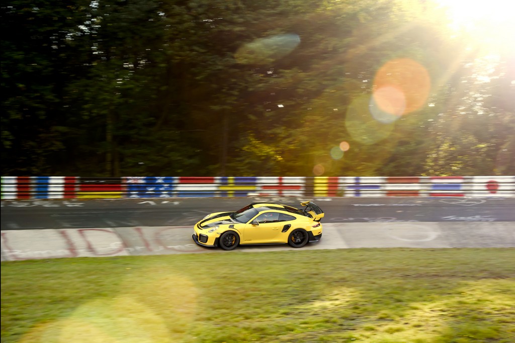 PORSCHE ESTABELECE RECORDE MUNDIAL NO CIRCUITO DE NORDSCHLEIFE EM NÜRBURGRING, foto 3