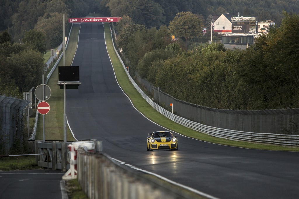 PORSCHE ESTABELECE RECORDE MUNDIAL NO CIRCUITO DE NORDSCHLEIFE EM NÜRBURGRING, foto 6