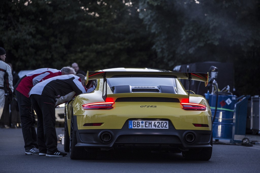 PORSCHE ESTABELECE RECORDE MUNDIAL NO CIRCUITO DE NORDSCHLEIFE EM NÜRBURGRING, foto 7