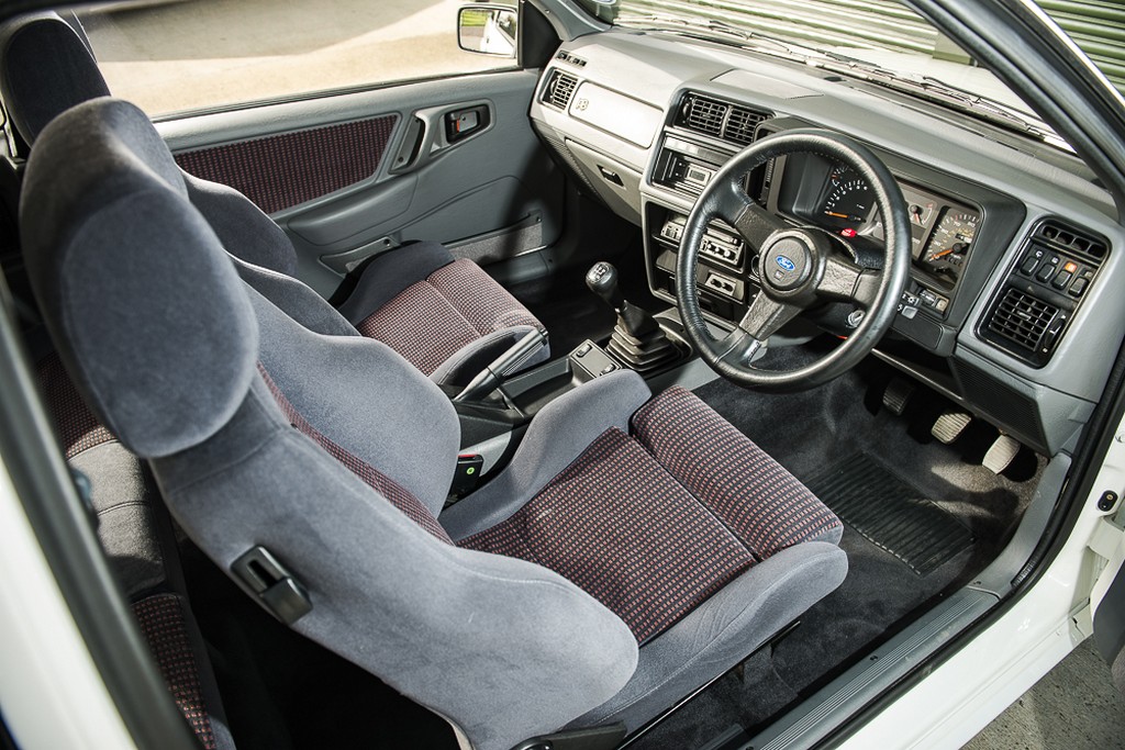 UM RARO FORD SIERRA COSWORTH RS500 DE 1988 SERÁ LEILOADO NO REINO UNIDO, foto 6