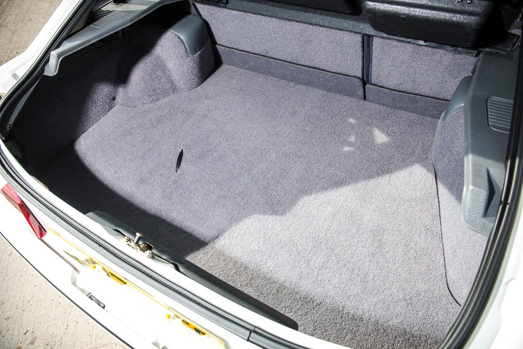 UM RARO FORD SIERRA COSWORTH RS500 DE 1988 SERÁ LEILOADO NO REINO UNIDO, foto 15