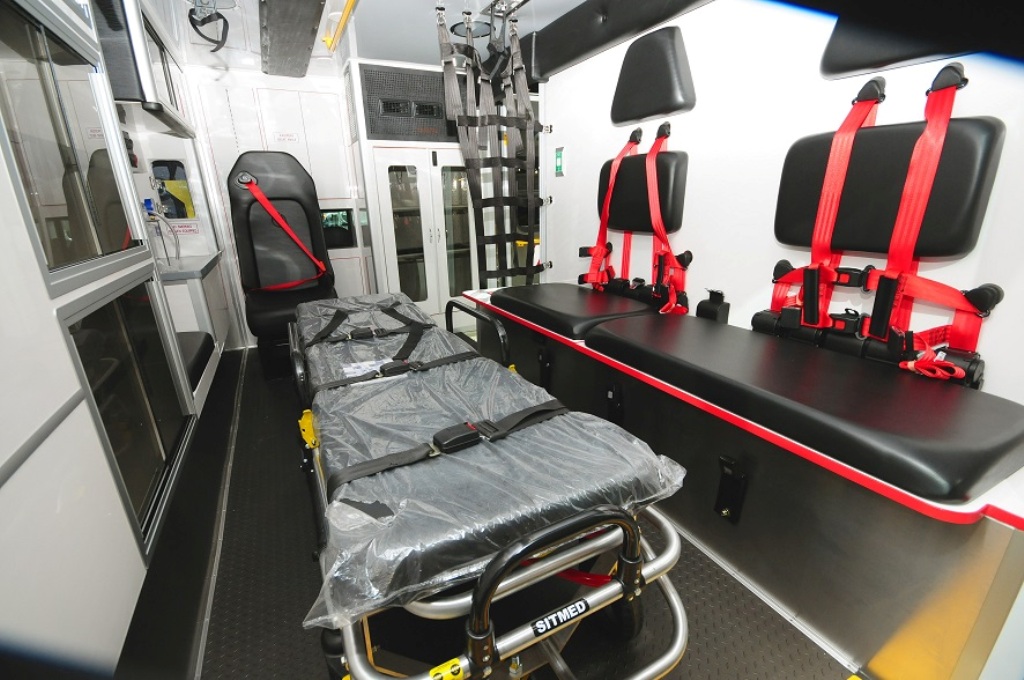 FORD APRESENTOU NA FENATRAN UM F-4000 4X4 COM AVANÇADA TECNOLOGIA DE AMBULÂNCIA E RESGATE EM TODO-TERRENO, foto 2