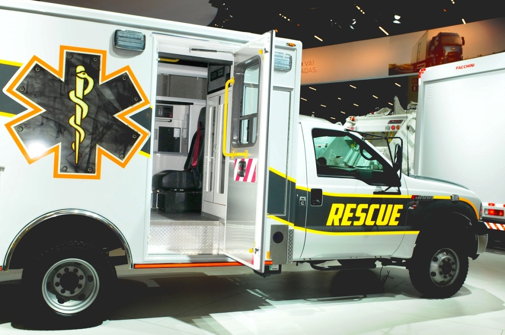 FORD APRESENTOU NA FENATRAN UM F-4000 4X4 COM AVANÇADA TECNOLOGIA DE AMBULÂNCIA E RESGATE EM TODO-TERRENO, foto 4