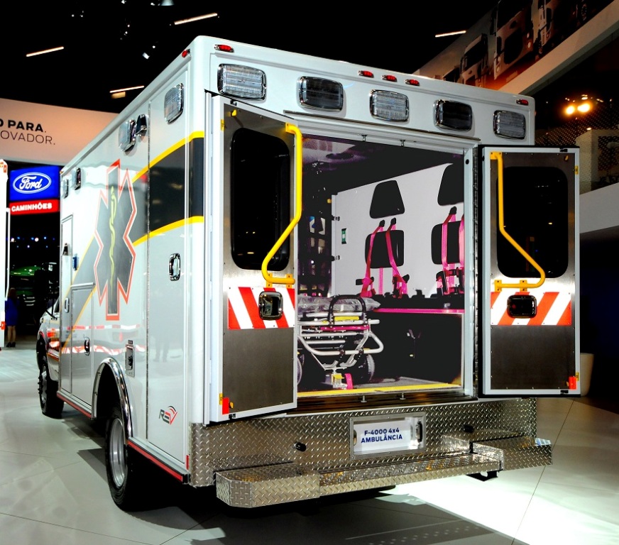 FORD APRESENTOU NA FENATRAN UM F-4000 4X4 COM AVANÇADA TECNOLOGIA DE AMBULÂNCIA E RESGATE EM TODO-TERRENO, foto 5