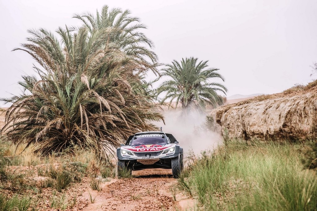 ‘DREAM TEAM’ PEUGEOT TOTAL FINALIZA TESTES E ESTÁ PRONTA PARA O 40º RALLY DAKAR EM 2018, foto 1