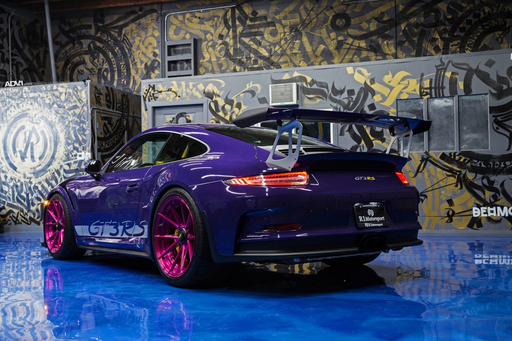 UM PORSCHE 911 GT3 RS PREPARADO PELA R1 MOTORSPORT E COM RODAS DA ADV.1 WHEELS NO SEMA SHOW 2017, foto 3