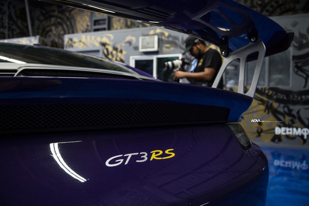 UM PORSCHE 911 GT3 RS PREPARADO PELA R1 MOTORSPORT E COM RODAS DA ADV.1 WHEELS NO SEMA SHOW 2017, foto 8