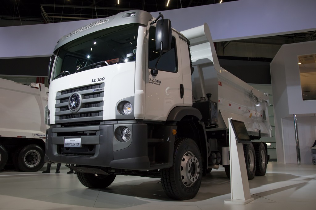 VW CAMINHÕES APRESENTA VW CONSTELLATION 32.360 V-TRONIC PARA ATENDER AOS SEGMENTOS DE CONSTRUÇÃO CIVIL E MINERAÇÃO, foto 1