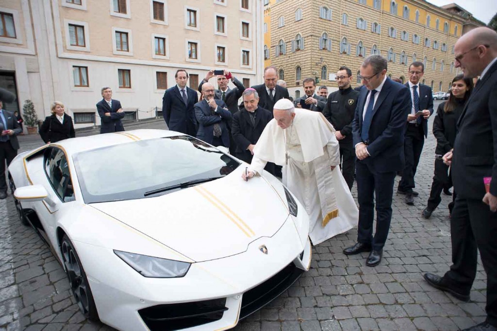 PAPA FRANCISCO RECEBE UM LAMBORGHINI HURACÁN DE PRESENTE DA FÁBRICA, foto 2