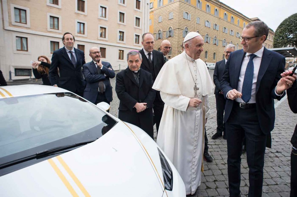 PAPA FRANCISCO RECEBE UM LAMBORGHINI HURACÁN DE PRESENTE DA FÁBRICA, foto 4