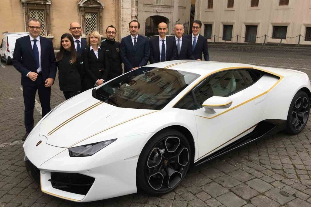 PAPA FRANCISCO RECEBE UM LAMBORGHINI HURACÁN DE PRESENTE DA FÁBRICA, foto 5