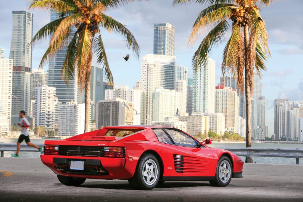 UM FERRARI TESTAROSSA COM MENOS DE 1.000 KM DE USO SERÁ LEILOADO EM NEW YORK, foto 3