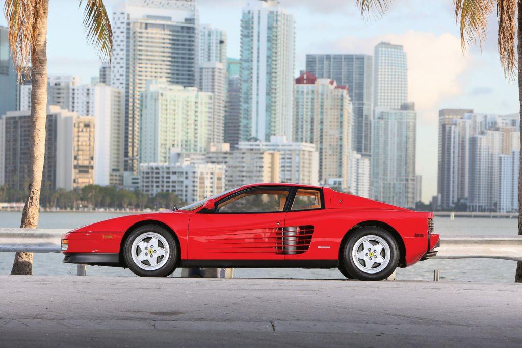 UM FERRARI TESTAROSSA COM MENOS DE 1.000 KM DE USO SERÁ LEILOADO EM NEW YORK, foto 4