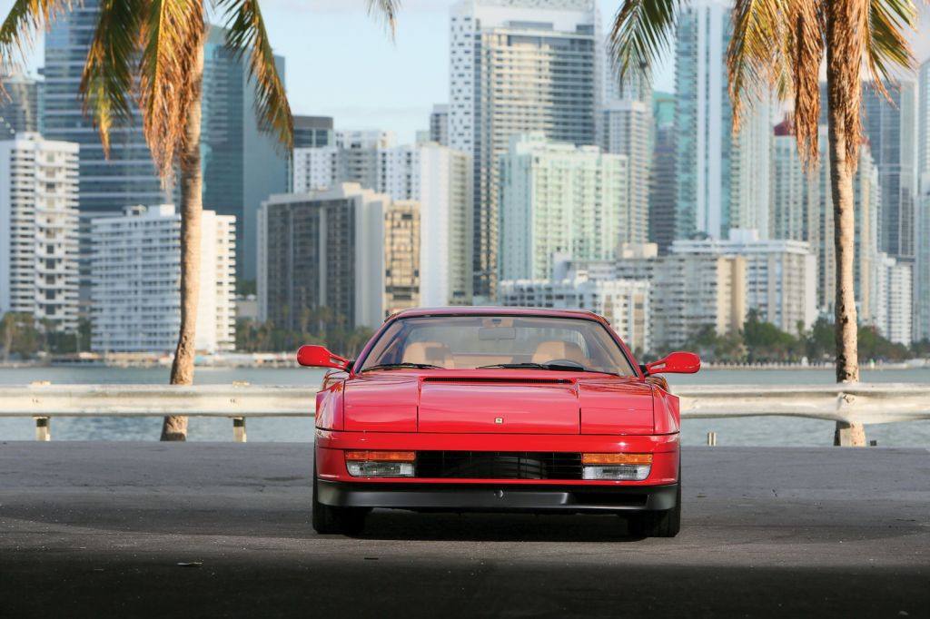 UM FERRARI TESTAROSSA COM MENOS DE 1.000 KM DE USO SERÁ LEILOADO EM NEW YORK, foto 5