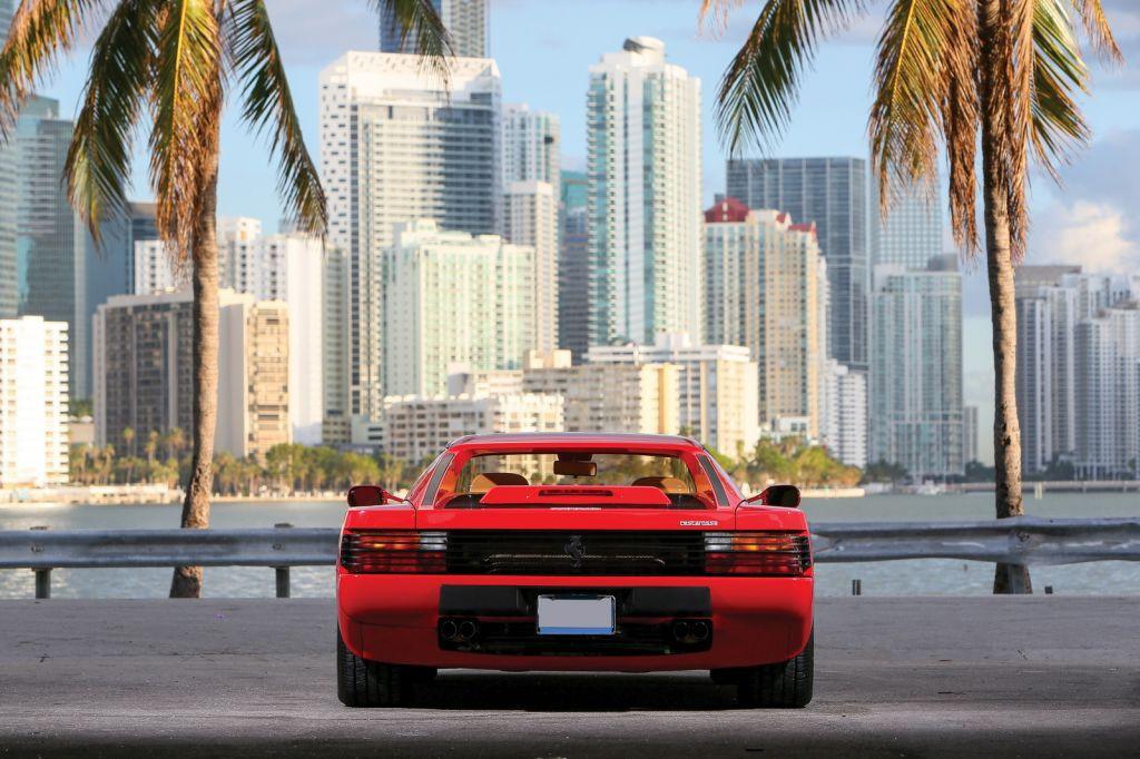 UM FERRARI TESTAROSSA COM MENOS DE 1.000 KM DE USO SERÁ LEILOADO EM NEW YORK, foto 6