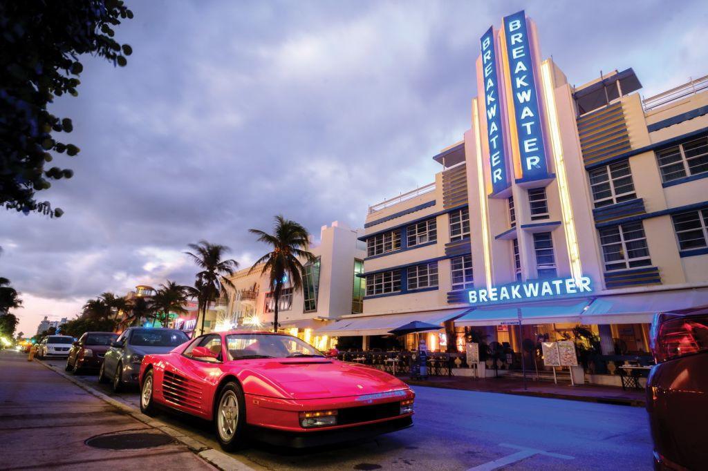 UM FERRARI TESTAROSSA COM MENOS DE 1.000 KM DE USO SERÁ LEILOADO EM NEW YORK, foto 8