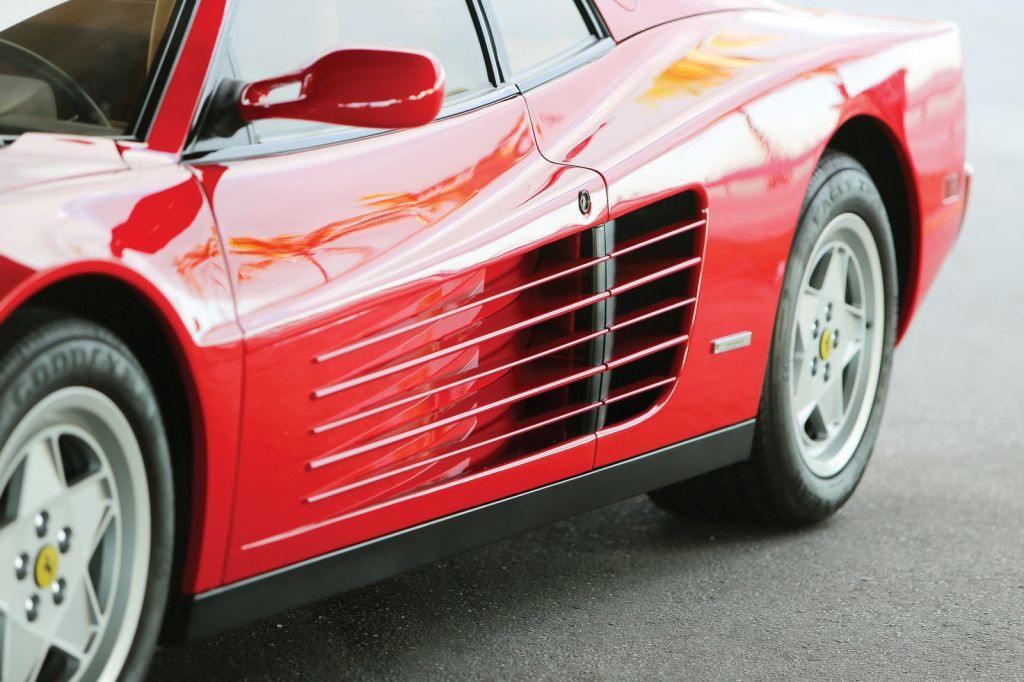 UM FERRARI TESTAROSSA COM MENOS DE 1.000 KM DE USO SERÁ LEILOADO EM NEW YORK, foto 11