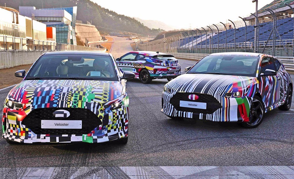 HYUNDAI MOSTRA O NOVO VELOSTER COM UMA CAMUFLAGEM COLORIDA, foto 1