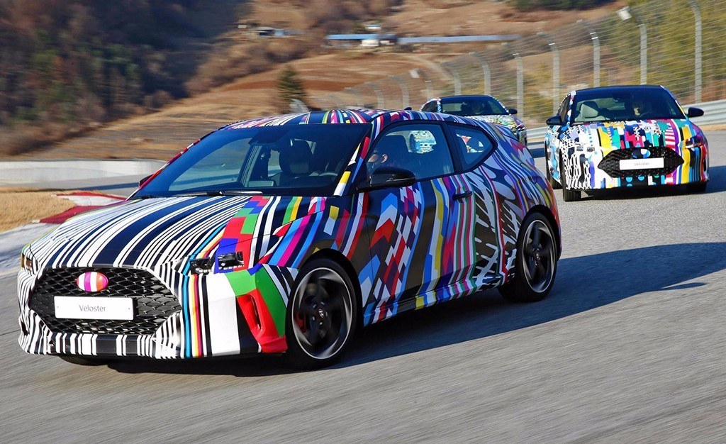 HYUNDAI MOSTRA O NOVO VELOSTER COM UMA CAMUFLAGEM COLORIDA, foto 2