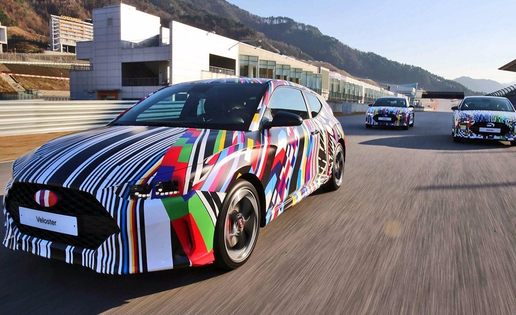 HYUNDAI MOSTRA O NOVO VELOSTER COM UMA CAMUFLAGEM COLORIDA, foto 3