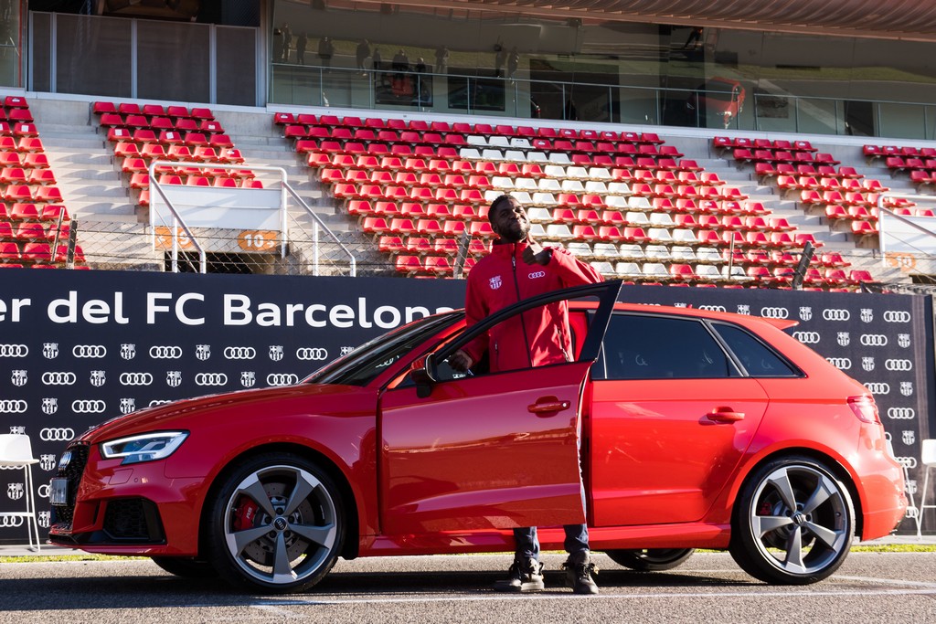 DO CAMPO À PISTA: JOGADORES DO BARCELONA FC RECEBEM SEUS NOVOS MODELOS AUDI, foto 3