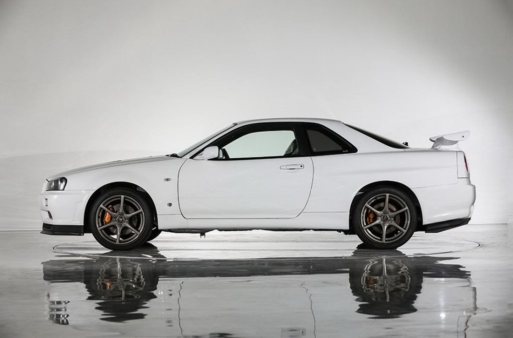 UM NISSAN SKYLINE GT-R V-SPEC II NÜR DE 2002 ZERO KM APARECE NO JAPÃO, foto 3