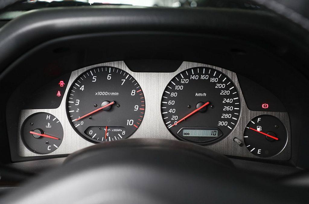 UM NISSAN SKYLINE GT-R V-SPEC II NÜR DE 2002 ZERO KM APARECE NO JAPÃO, foto 7
