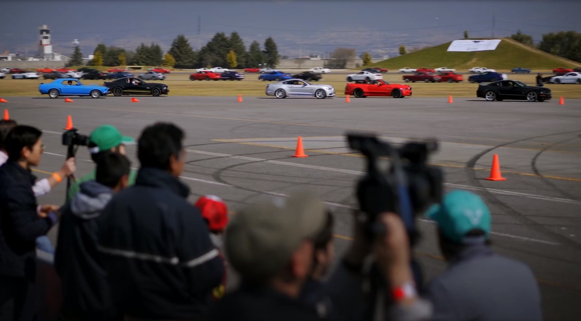 FORD MUSTANG REGISTRA NOVO RECORDE NO GUINNESS BOOK COM COMBOIO DE 960 CARROS NO MÉXICO, foto 5