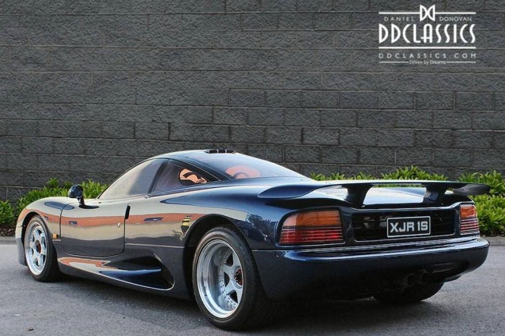 UM ESPLÊNDIDO EXEMPLAR DO JAGUAR XJR-15 ESTÁ SENDO VENDIDO NO REINO UNIDO, foto 4