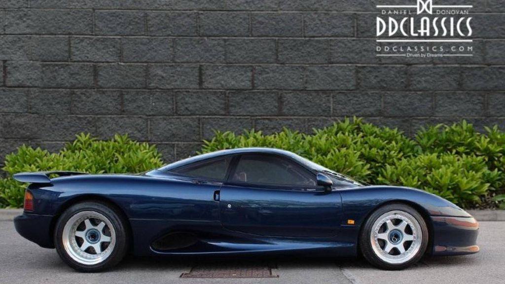 UM ESPLÊNDIDO EXEMPLAR DO JAGUAR XJR-15 ESTÁ SENDO VENDIDO NO REINO UNIDO, foto 7