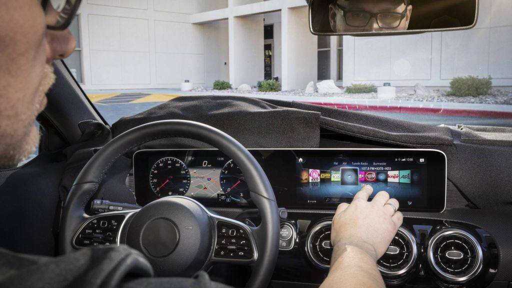 MBUX - MERCEDES-BENZ USER EXPERIENCE É REVOLUÇÃO NO COCKPIT, foto 2