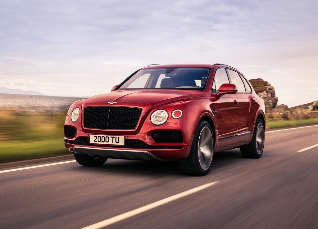 BENTLEY AMPLIA A LINHA DO BENTAYGA COM UMA VERSÃO V8 BITURBO, foto 3