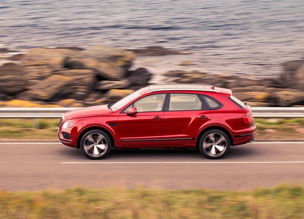 BENTLEY AMPLIA A LINHA DO BENTAYGA COM UMA VERSÃO V8 BITURBO, foto 4