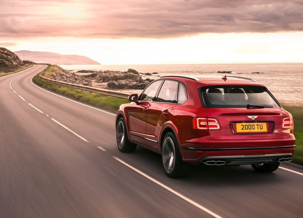 BENTLEY AMPLIA A LINHA DO BENTAYGA COM UMA VERSÃO V8 BITURBO, foto 6