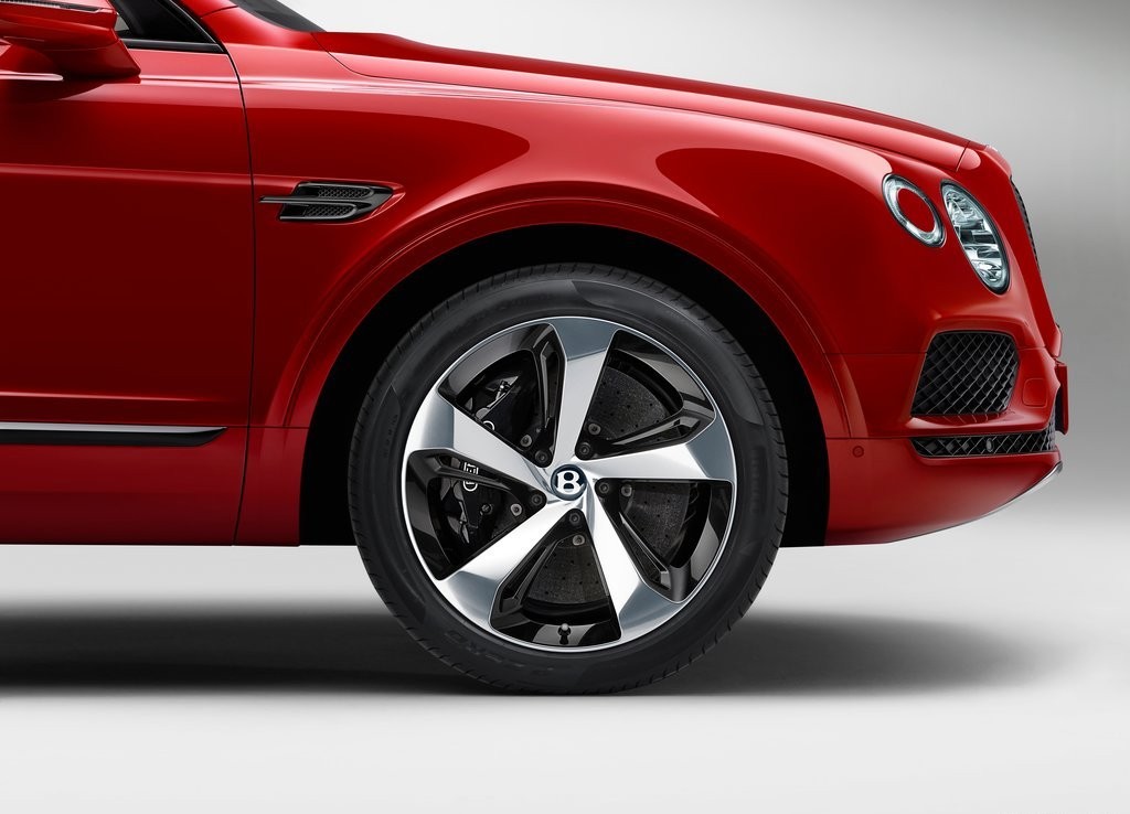 BENTLEY AMPLIA A LINHA DO BENTAYGA COM UMA VERSÃO V8 BITURBO, foto 10